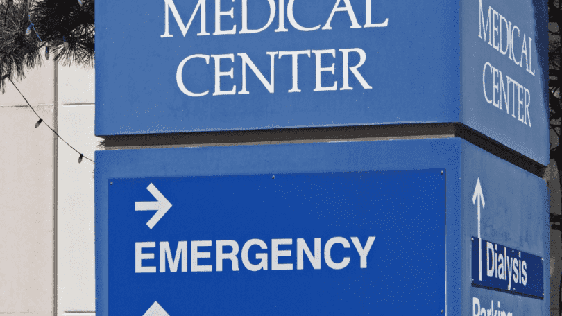 Medical centre sign with arrow pointing to emergency department 